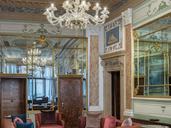Гостиная с муранскими люстрами, Barovier & Toso