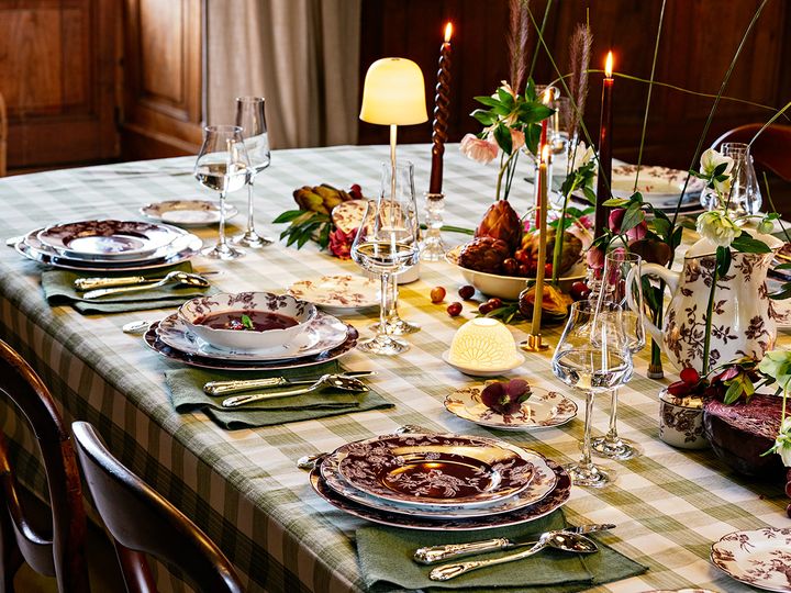 Сервировка стола фарфором Albertine Prune, Bernardaud
